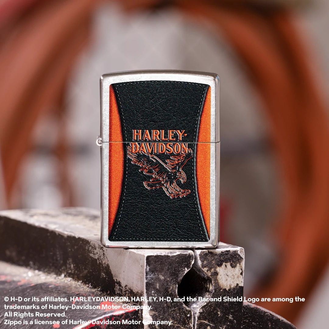 Zippo Harley-Davidson® Leathered Eagle Design Street Chrome Zippo Harley-Davidson® Leathered Eagle Design Street Chrome